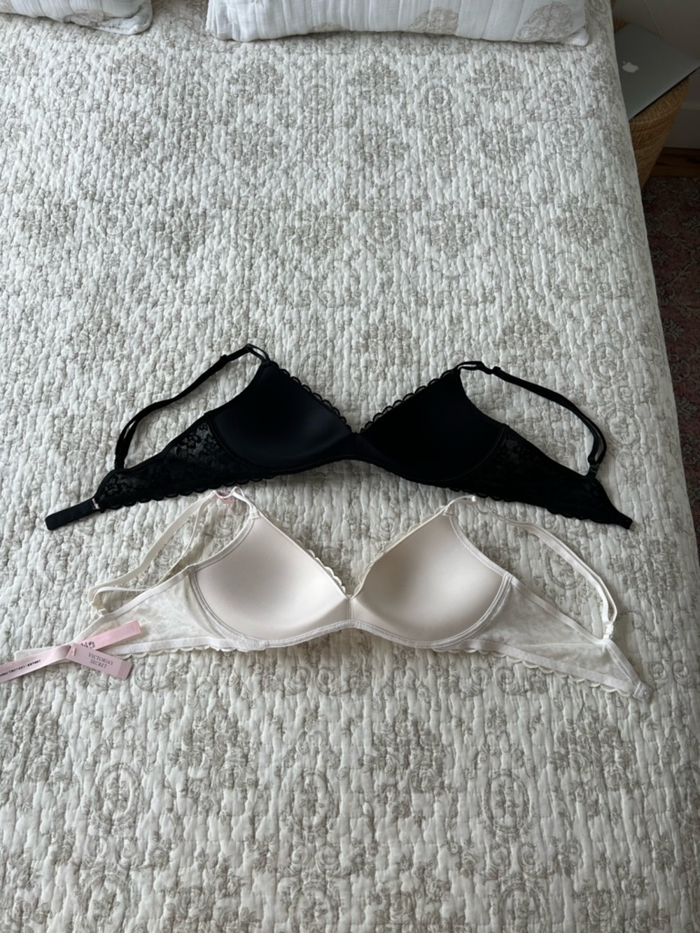Victoria's Secret Sexy Tee Lacie wireless push-up bras - Picture 2 of 6